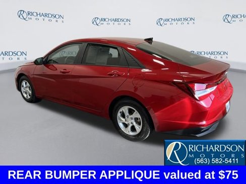 Used 2022 Hyundai Elantra SE image 3
