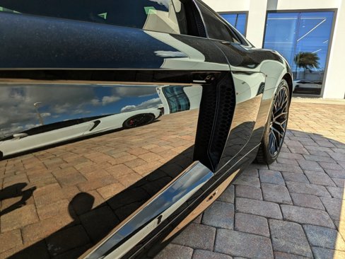 Used 2018 Audi R8 V10 w/ Premium Package image 11
