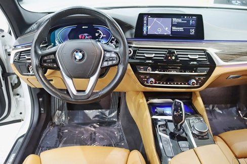 Used 2020 BMW 530e xDrive w/ Executive Package image 15