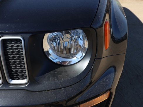 New 2023 Jeep Renegade Latitude w/ Sun & Fun Group image 9