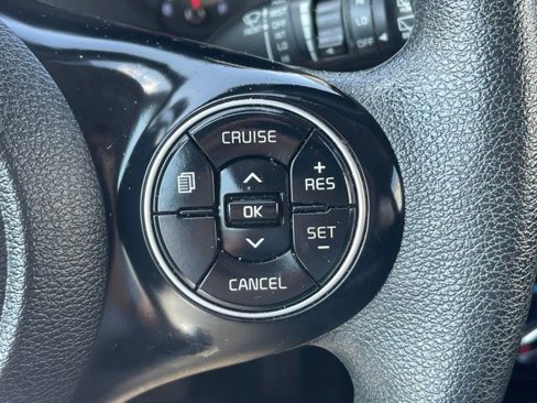 Used 2022 Kia Soul LX image 6