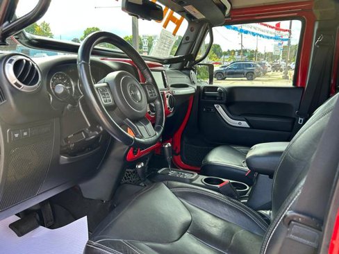 Used 2016 Jeep Wrangler Unlimited Rubicon w/ Connectivity Group image 8