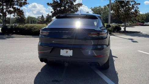 Certified 2023 Porsche Cayenne Platinum Edition image 7
