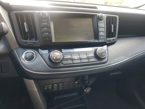 Used 2018 Toyota RAV4 Limited image 28