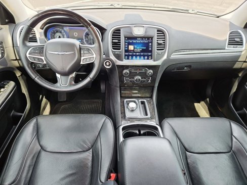 Used 2017 Chrysler 300 C image 11