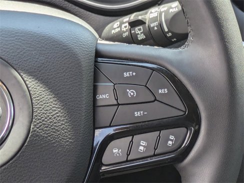 Used 2023 Jeep Cherokee Altitude Lux image 16