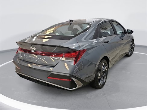 New 2025 Hyundai Elantra Sport image 4