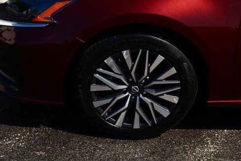 Used 2023 Nissan Altima 2.5 SV image 2