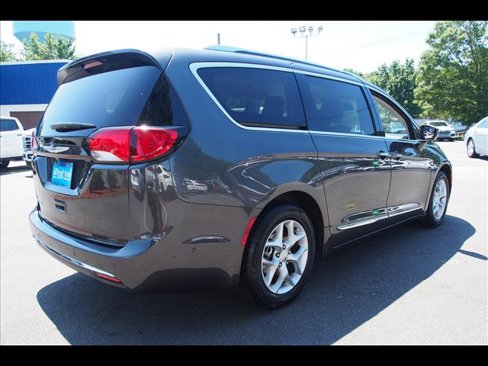 Used 2019 Chrysler Pacifica Touring-L Plus w/ Advanced Safetytec Group image 7