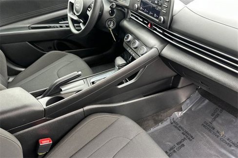 Used 2025 Hyundai Elantra SE image 16