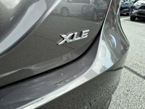 Used 2020 Toyota Camry XLE image 23