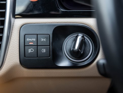 Certified 2022 Porsche Cayenne Platinum Edition image 17