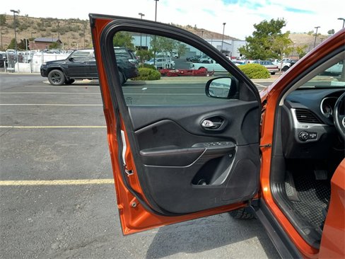 Used 2016 Jeep Cherokee Trailhawk w/ Cold Weather Group image 17