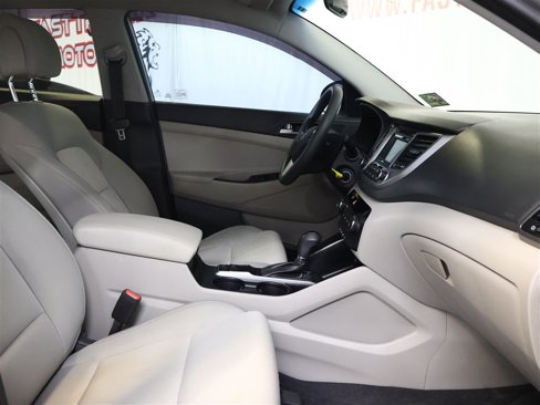 Used 2018 Hyundai Tucson SE image 16