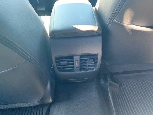 Used 2022 Toyota Corolla Cross XLE image 16