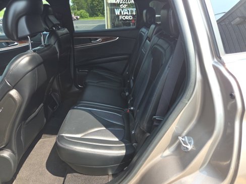 Used 2019 Lincoln Nautilus Select image 13