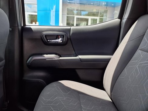 Used 2019 Toyota Tacoma TRD Off-Road image 31