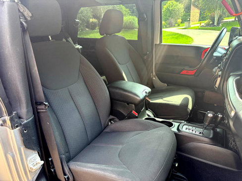 Used 2015 Jeep Wrangler Sport image 18