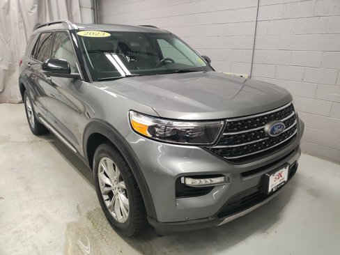 Used 2023 Ford Explorer XLT w/ Equipment Group 202A image 5