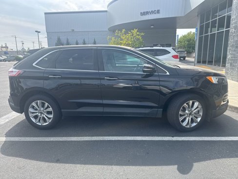 Used 2024 Ford Edge Titanium image 5