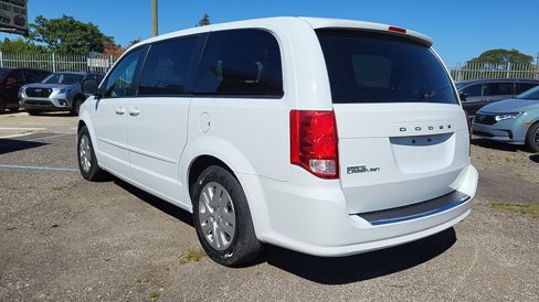 Used 2017 Dodge Grand Caravan SE w/ UConnect Hands-Free Group image 8
