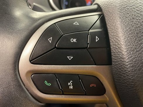 Used 2019 Jeep Cherokee Limited image 18
