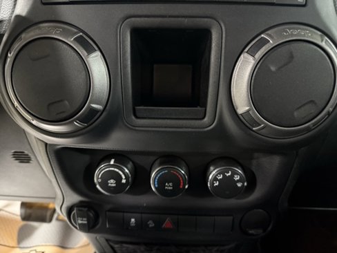 Used 2018 Jeep Wrangler Sport image 15