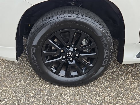 Used 2023 Lexus GX 460 image 11
