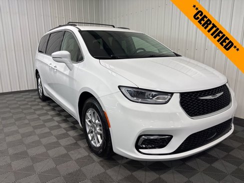 Certified 2022 Chrysler Pacifica Touring-L image 2