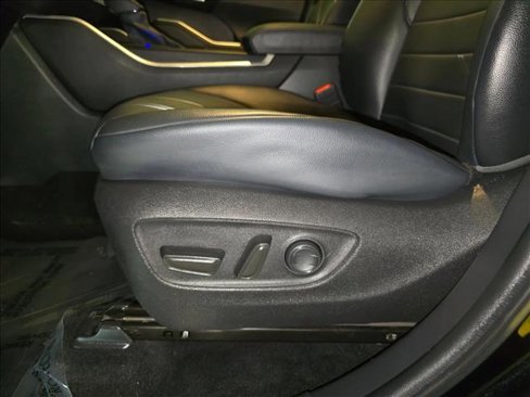 Used 2022 Toyota Highlander XLE image 30