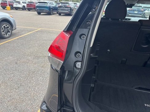 Certified 2019 Nissan Rogue SV image 18
