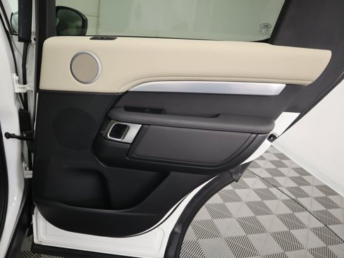 Used 2020 Land Rover Discovery Landmark image 28