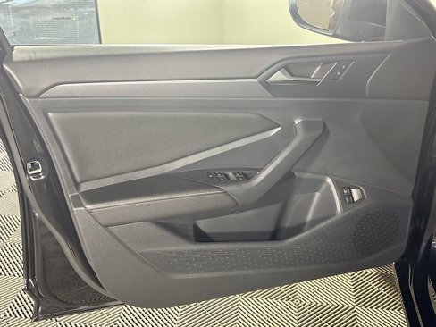 Certified 2024 Volkswagen Jetta SE image 11
