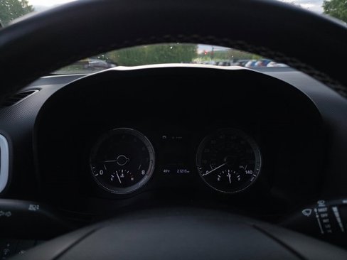 Used 2022 Hyundai Venue Limited image 28