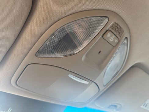 Used 2017 Hyundai Santa Fe SE image 17