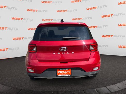 Used 2021 Hyundai Venue SE image 4