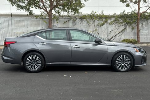 Certified 2024 Nissan Altima 2.5 SV image 3