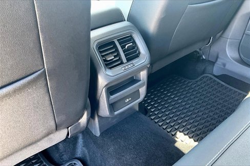 Certified 2025 Volkswagen Taos SE image 17