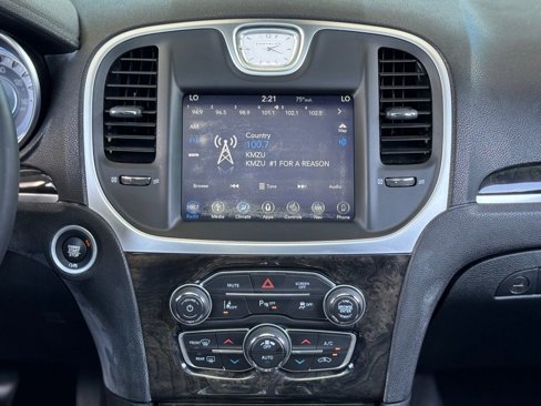 Used 2018 Chrysler 300 Limited w/ Safetytec Plus Group image 17