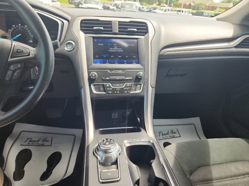 Used 2020 Ford Fusion SE image 20