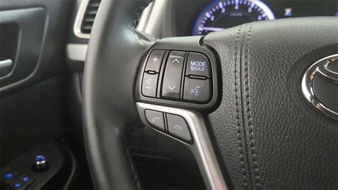 Used 2017 Toyota Highlander XLE image 25