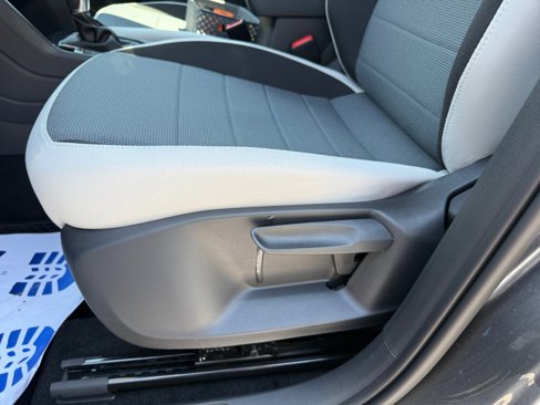 New 2025 Volkswagen Taos S image 30