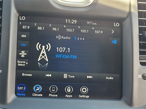Used 2023 Chrysler 300 Touring w/ Sport Appearance Package image 20