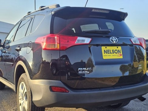 Used 2013 Toyota RAV4 LE image 3