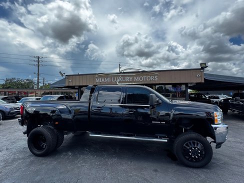 Used 2011 Chevrolet Silverado 3500 LTZ image 2