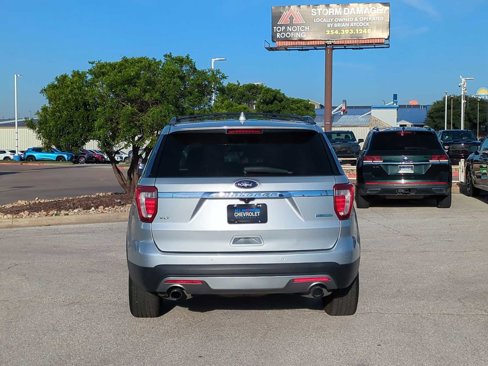 Used 2017 Ford Explorer XLT w/ Equipment Group 202A image 7