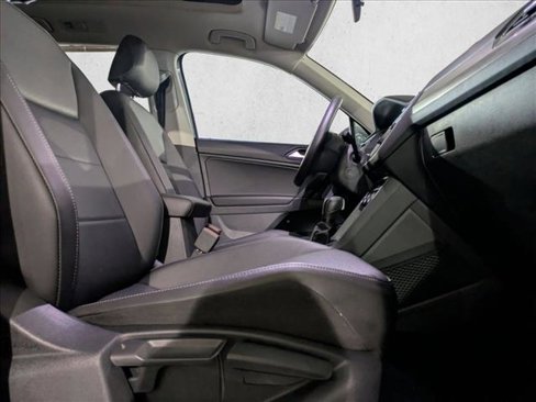 Used 2020 Volkswagen Tiguan SE w/ Panoramic Sunroof Package image 20