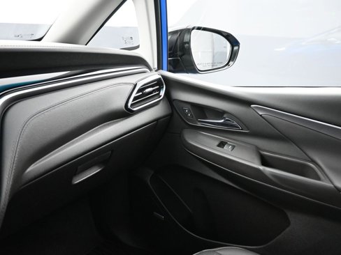 Used 2023 Chevrolet Bolt LT w/ Infotainment Package image 19