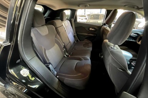 Used 2015 Jeep Cherokee Latitude image 20