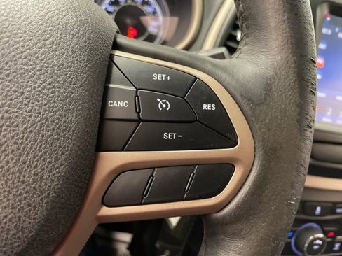Used 2017 Jeep Cherokee Latitude w/ Cold Weather Group image 17